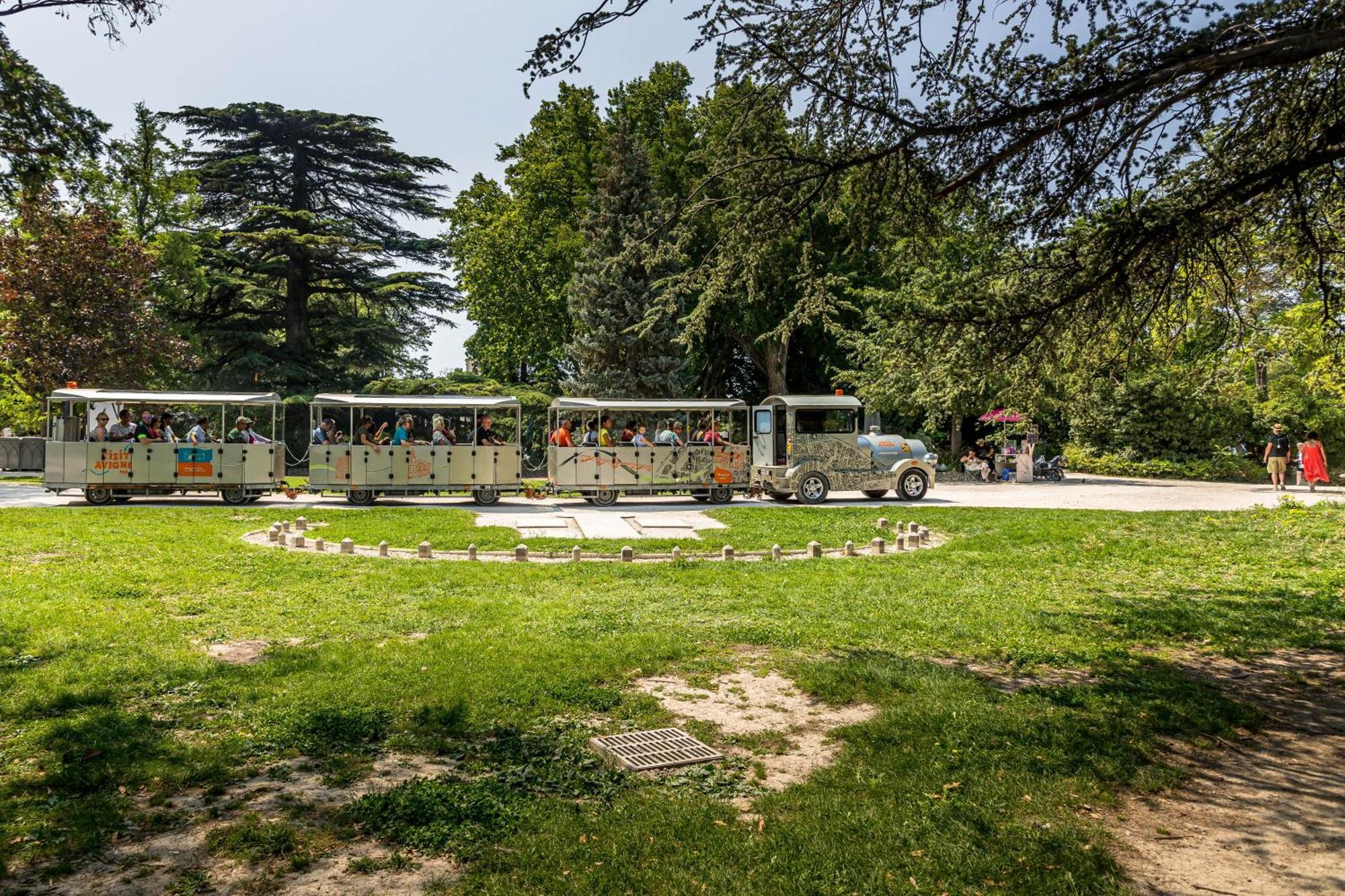 Camping Les Avignon - La Laune Villeneuve-les-Avignon Exterior photo