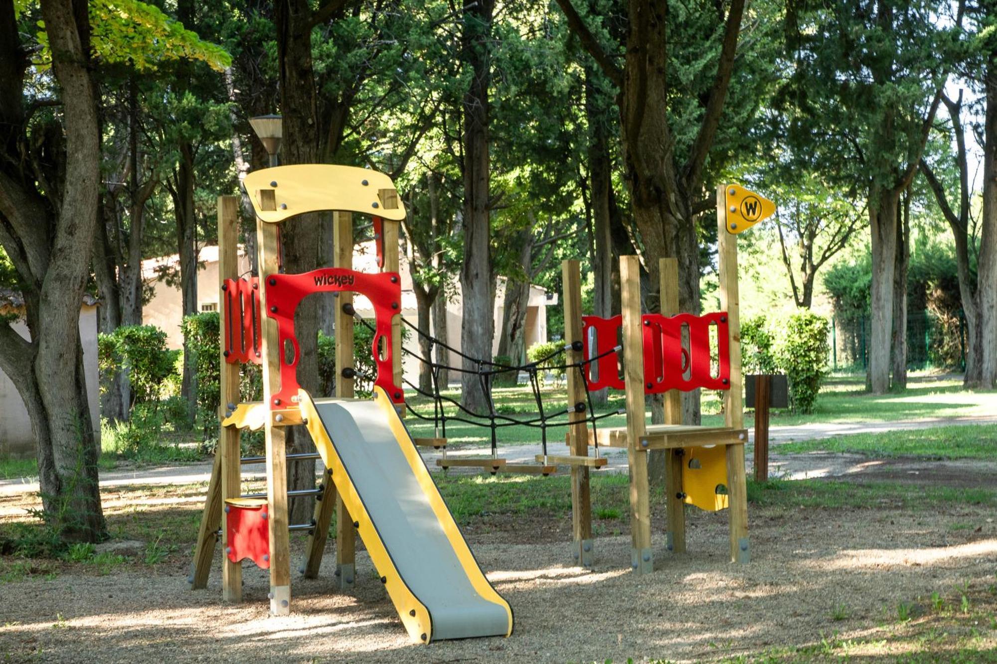 Camping Les Avignon - La Laune Villeneuve-les-Avignon Exterior photo