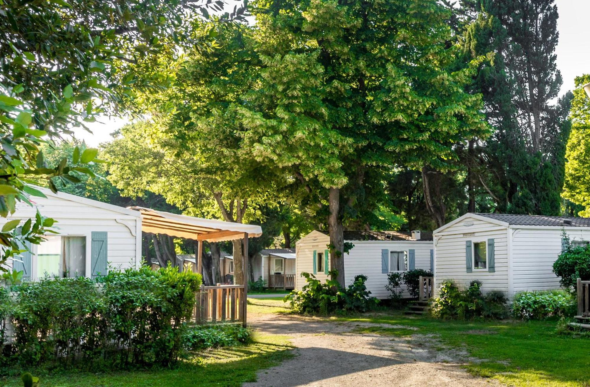 Camping Les Avignon - La Laune Villeneuve-les-Avignon Exterior photo